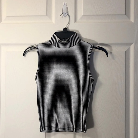 Striped B&W Crop Top - Picture 2 of 4